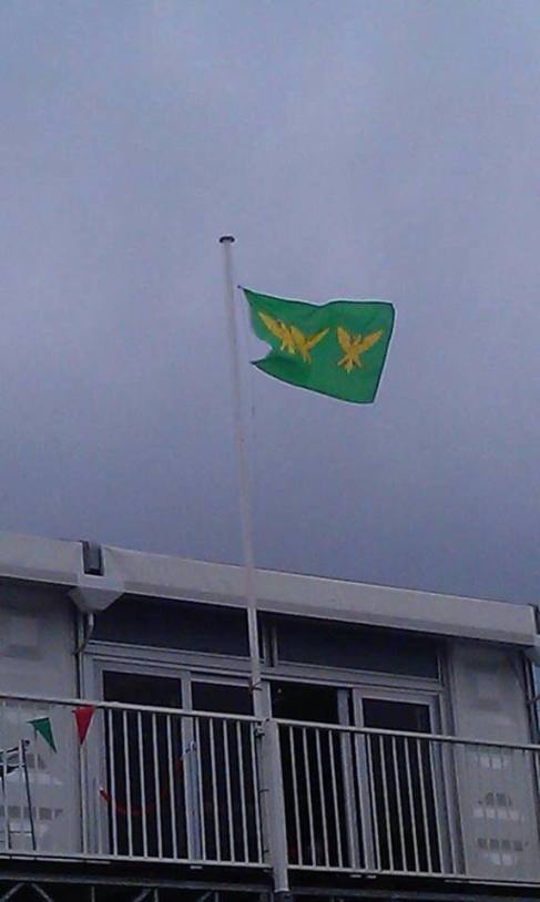 the-caernarfonshire-flag-aloft-at-the-2012-urdd-eisteddfod