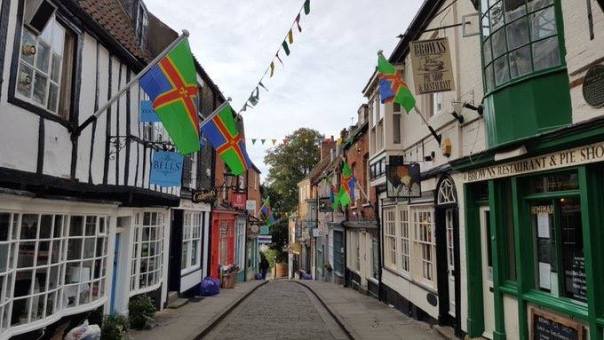 26169060_739512202900540_3689272339297849995_n