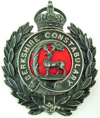 obsolete-berkshire-constabulary-police-helmet-badge