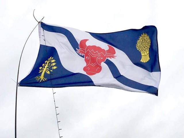 The Oxfordshire county flag flying at the Dorset Steam Fair.